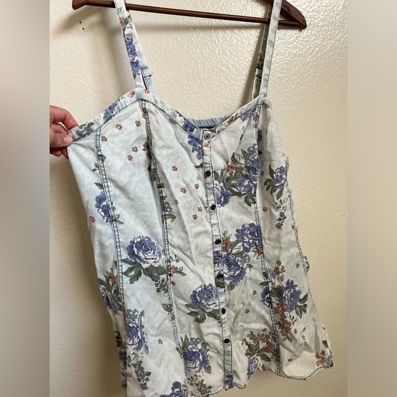 TORRID - light blue floral tank with flattering seam detail size 2 - Picture 3 of 5